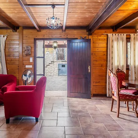 4br Wooden -pool & Views - Parking *